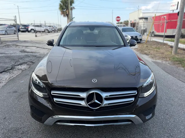 2018 Mercedes Benz GLC-300 — photo 1