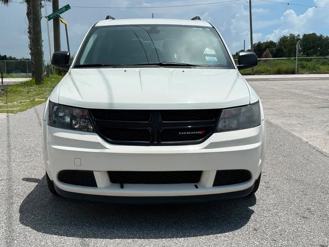 2020 Dodge Journey SE — photo 1